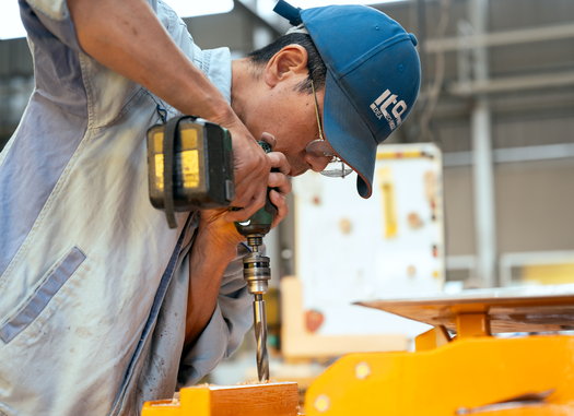 製品の仕上げ作業